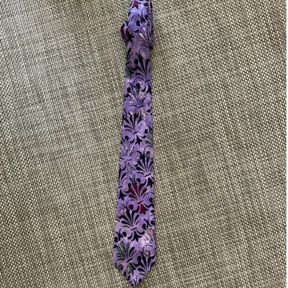 LIBERTY LONDON 100% Silk Fleur de Lis Print Tie  Purple Black Lavendar Academia - Picture 1 of 4